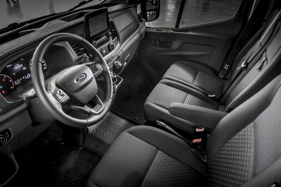 Интерьер Ford Transit Chassis Cab L2 2018 года  (EU) (фото 5 из 11)